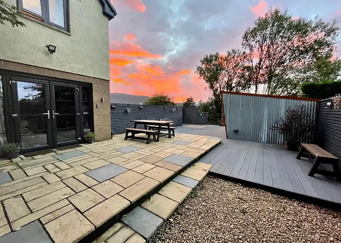 Stylish, Central Studio With Kitchen & Large Deck