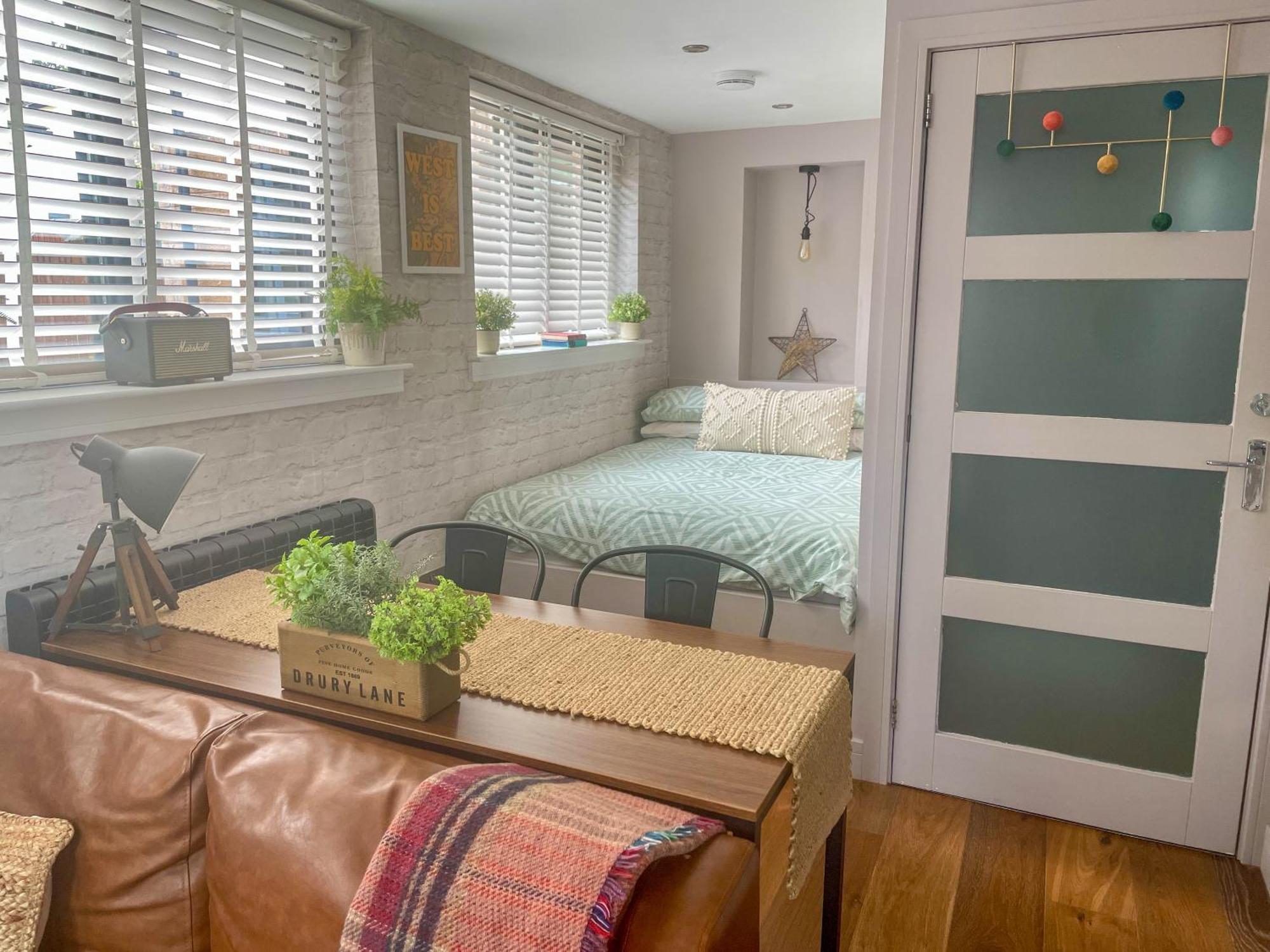 Stylish, With Kitchen & Large Deck Appartement Fort William