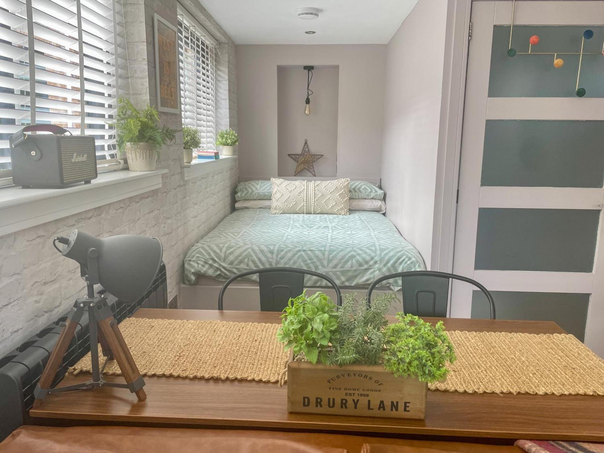 Stylish, With Kitchen & Large Deck * Fort William
